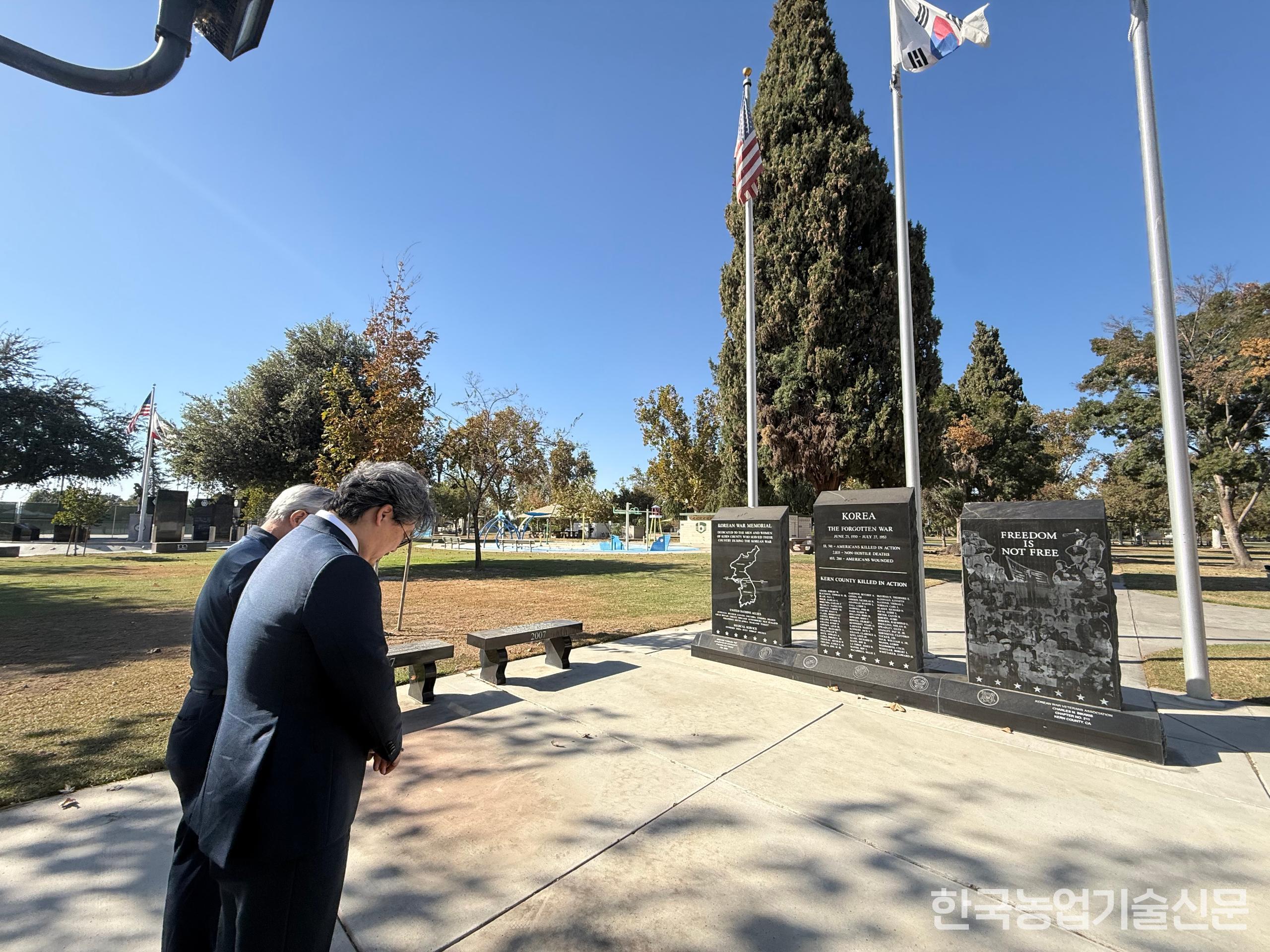 Representative Park Sung-ho is visiting and paying respects at the monument to a U.S. veteran from Bakersfield who served in the Korean War.