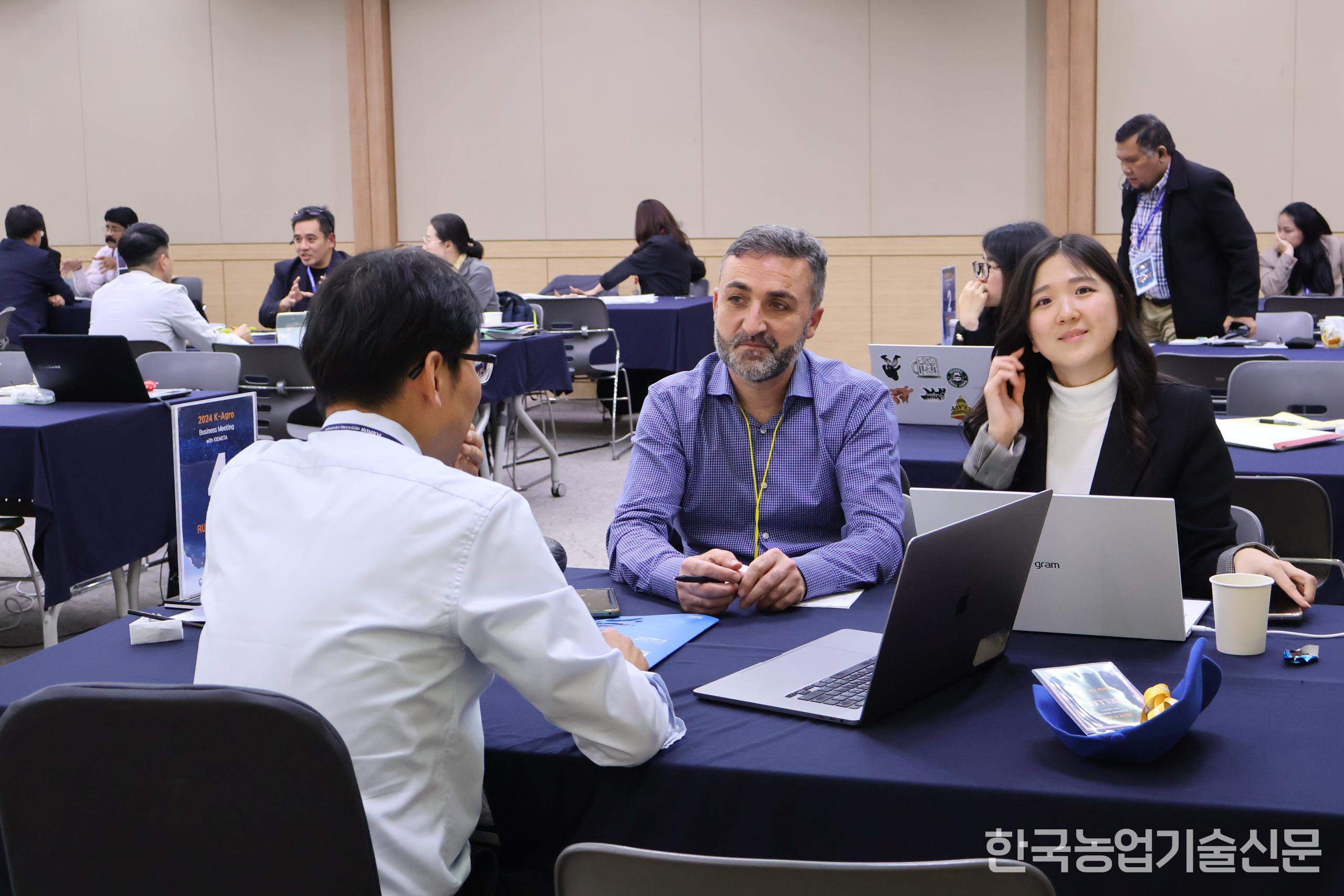 이번 박람회에는 인도네시아와 카자흐스탄, 튀르키예, 호주 등 4개국 언론사를 처음으로 초청했다. (사진 제공=한국농기계공업협동조합)